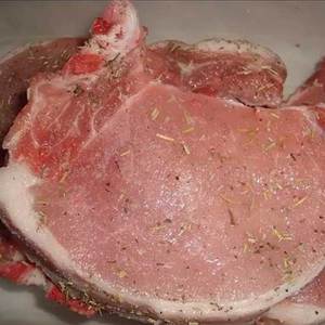 Антрекот свинина в специях (ср. вес ± 1,00 кг., цена за уп. в 1 кг.)