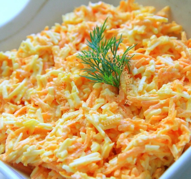 Салат с морковью, сыром и чесноком