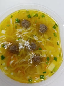 Суп с фрикадельками и домашней яичной лапшой ■