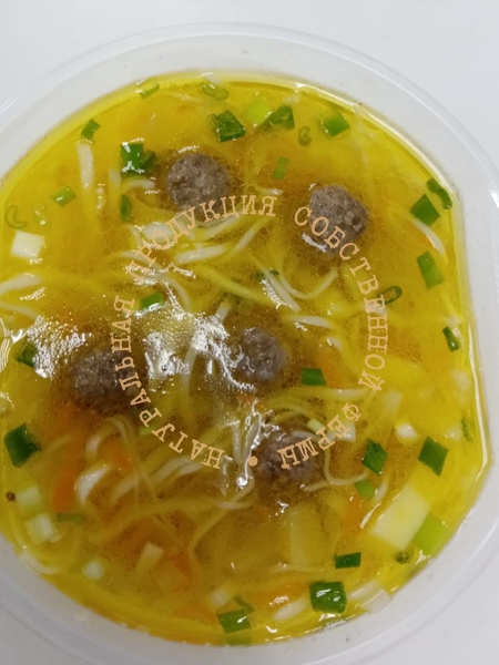 Суп с фрикадельками и домашней яичной лапшой ■